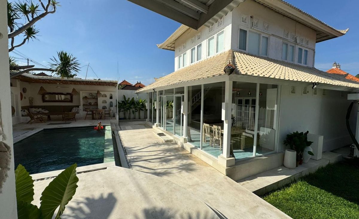 Family 4 bed villa in Kerobokan, photo 1