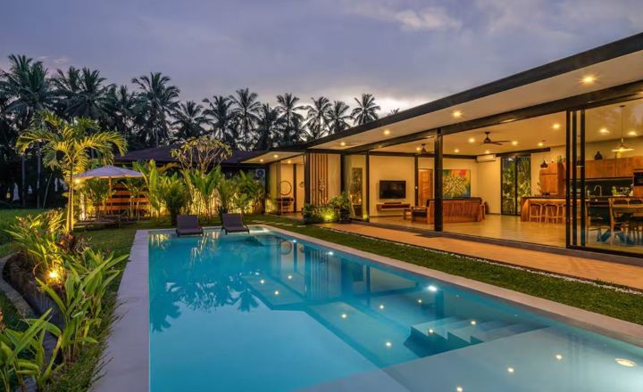 Single storey 5 bed pool villa in Pejeng