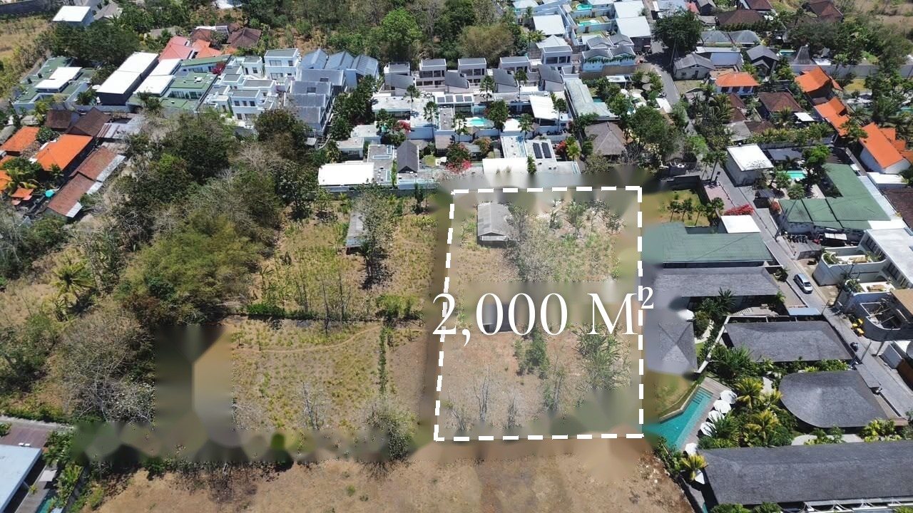 20 are plot of land, Bingin, the plot from above, outlined, between the villas and the open land