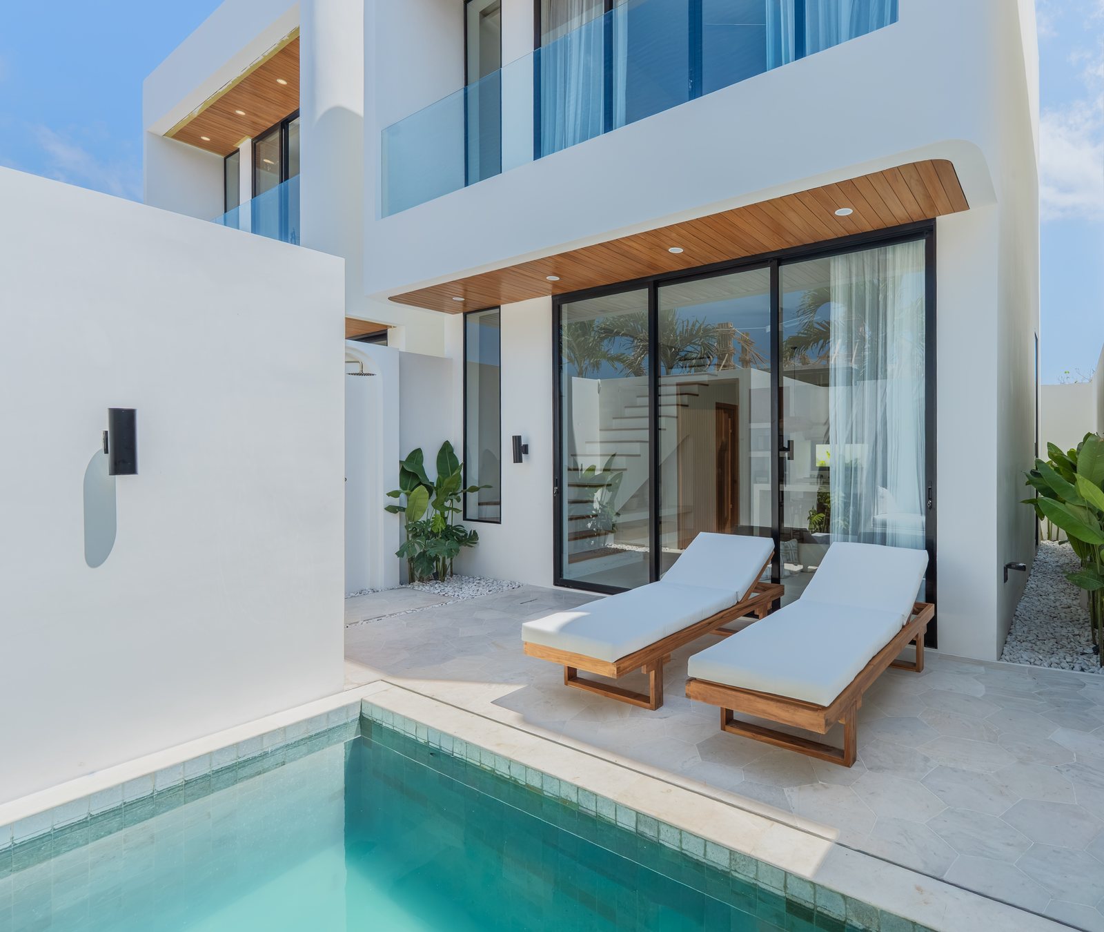 Pool villa, Bingin, the villa, its pool and terrace