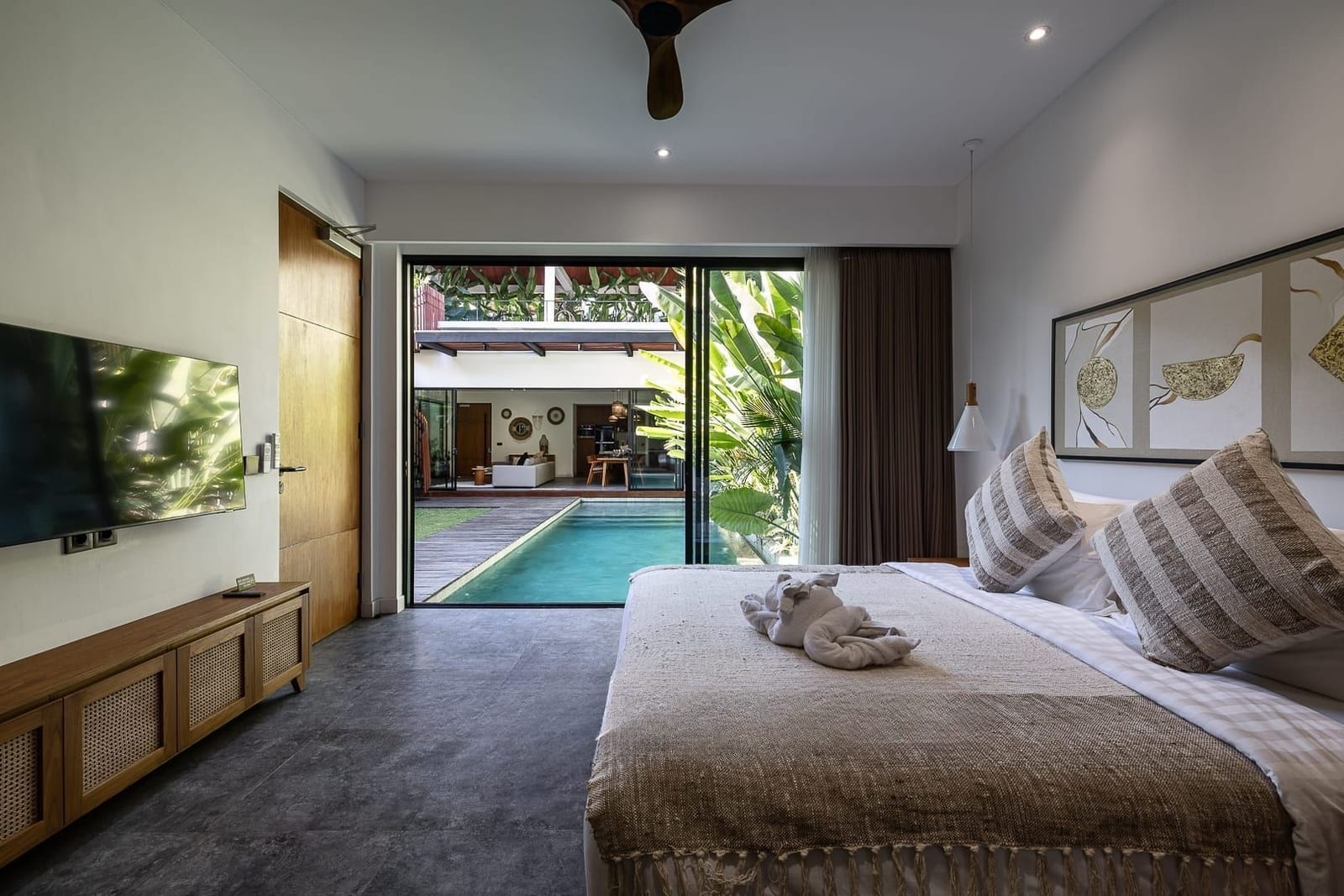 Furnished 4 bed pool villa in Batu Bolong, photo 1