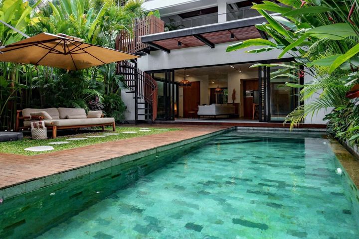 Spacious 4 bed villa with roof deck in Batu Bolong