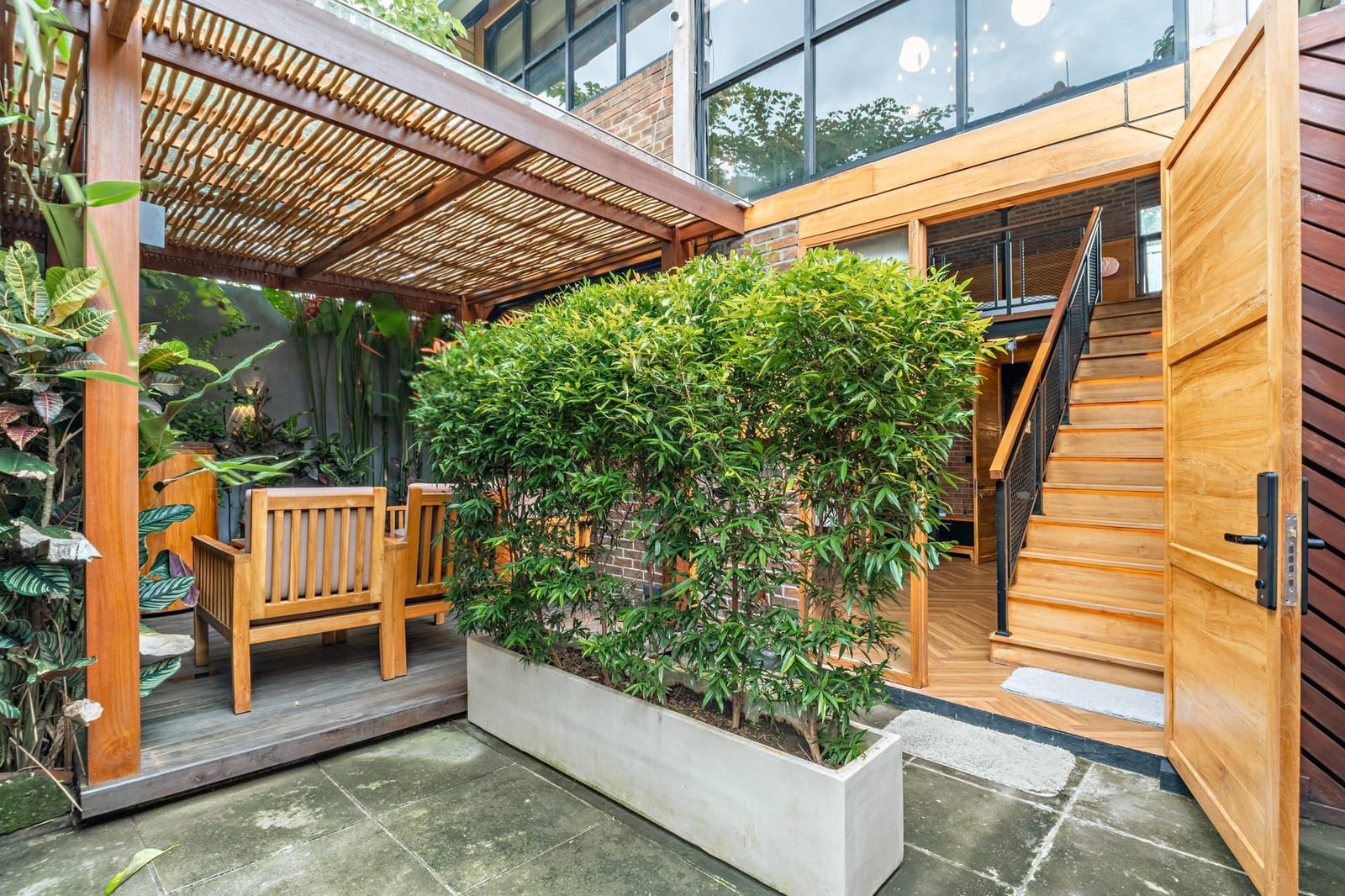 Timber 1 bed garden villa in Canggu, photo 1
