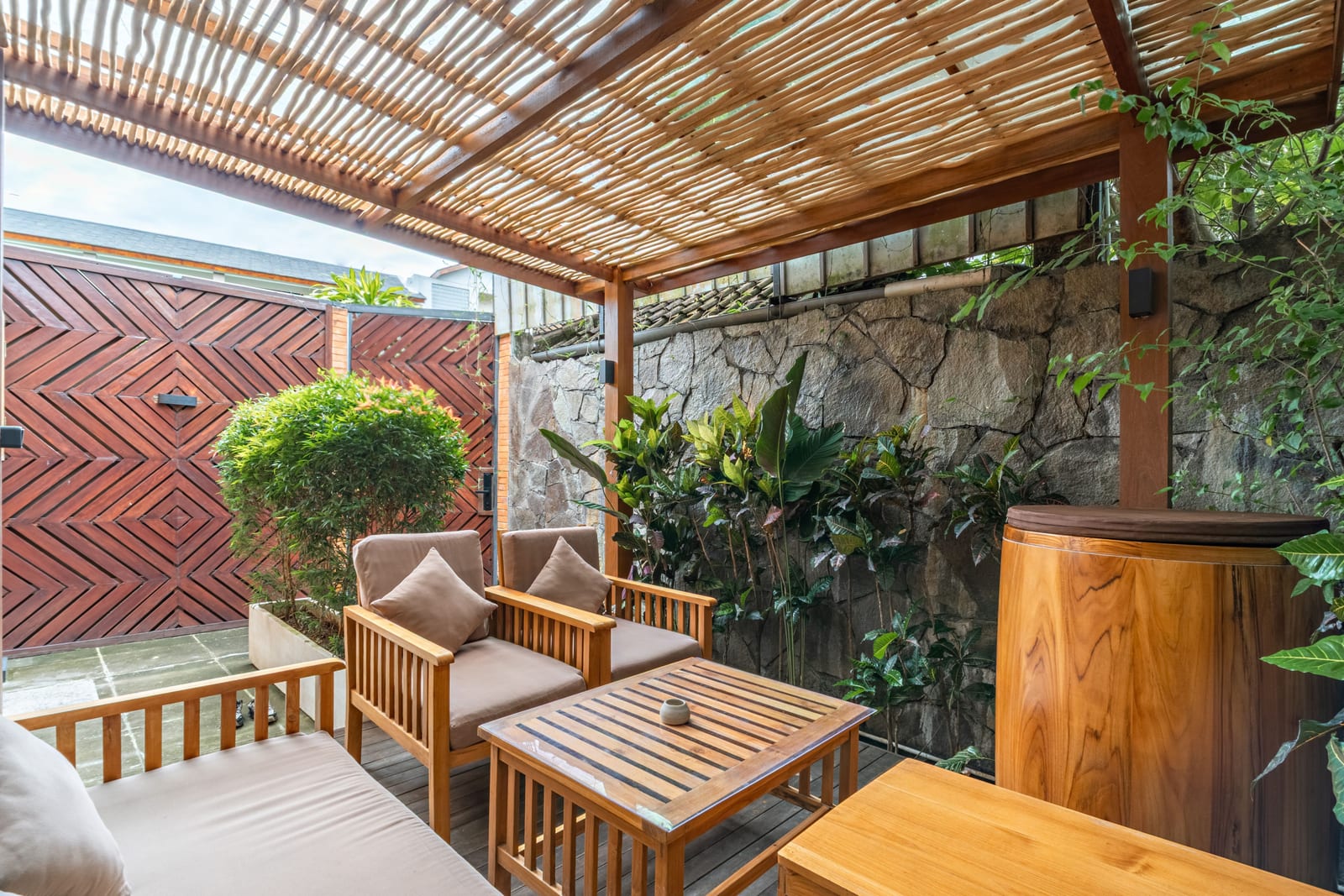Timber 1 bed garden villa in Canggu, photo 2
