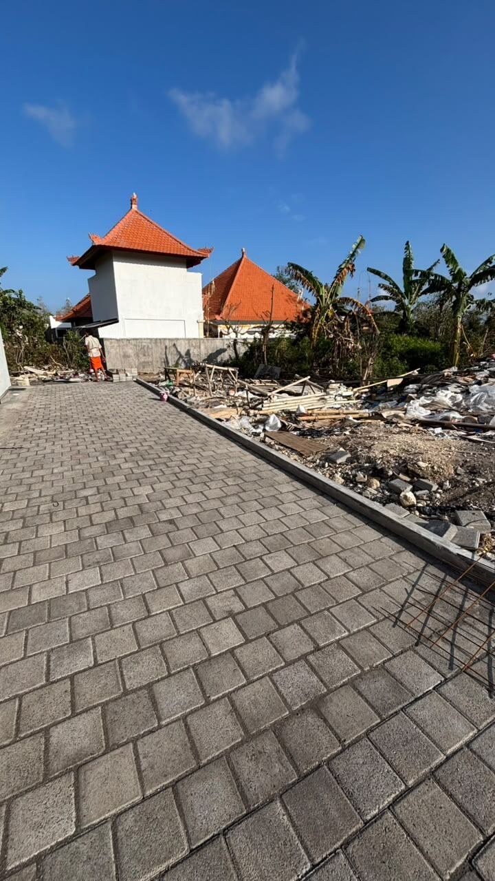 21 are plot of land, Bingin, the plot beside the paved lane