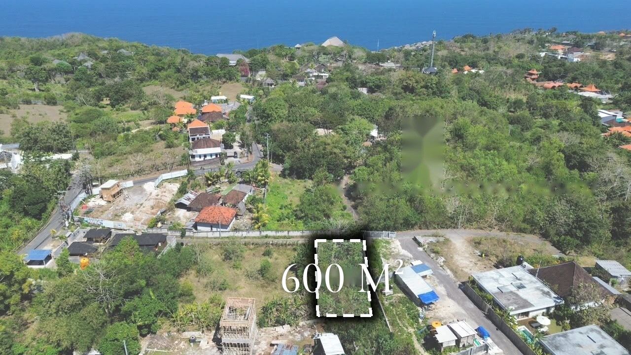 6 are plot of land, Pecatu, the plot from above, outlined, with the sea beyond