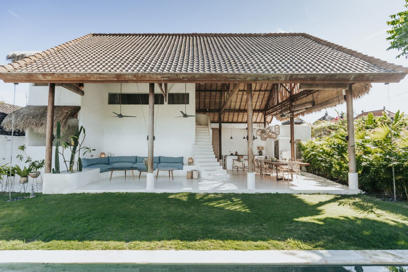 4 bed villa, Seseh, the villa, lawn and main pool