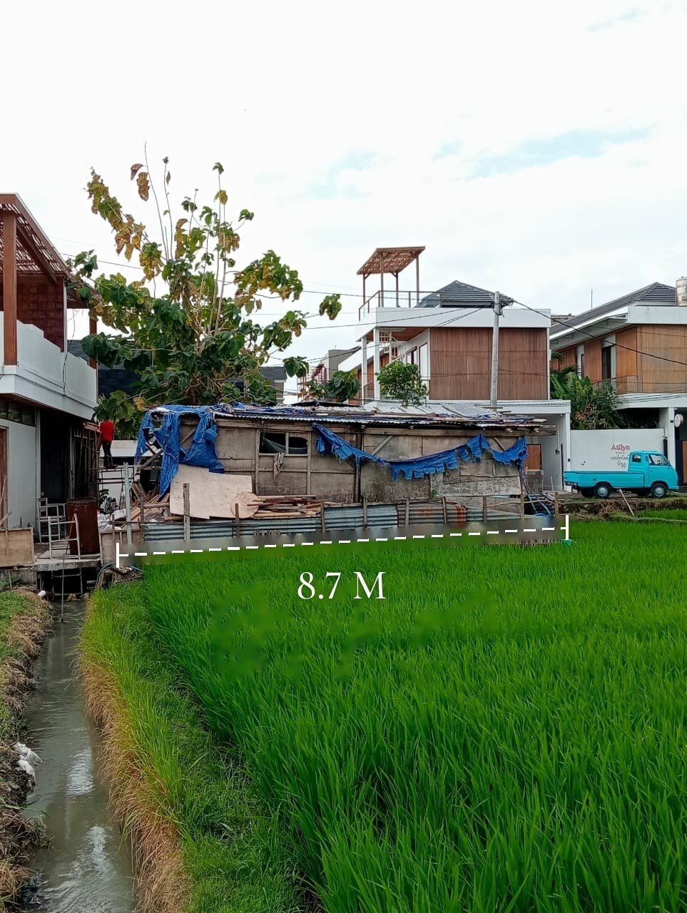 1.35 are plot of land, Seseh, the 8.7 m side of the plot along the rice fields