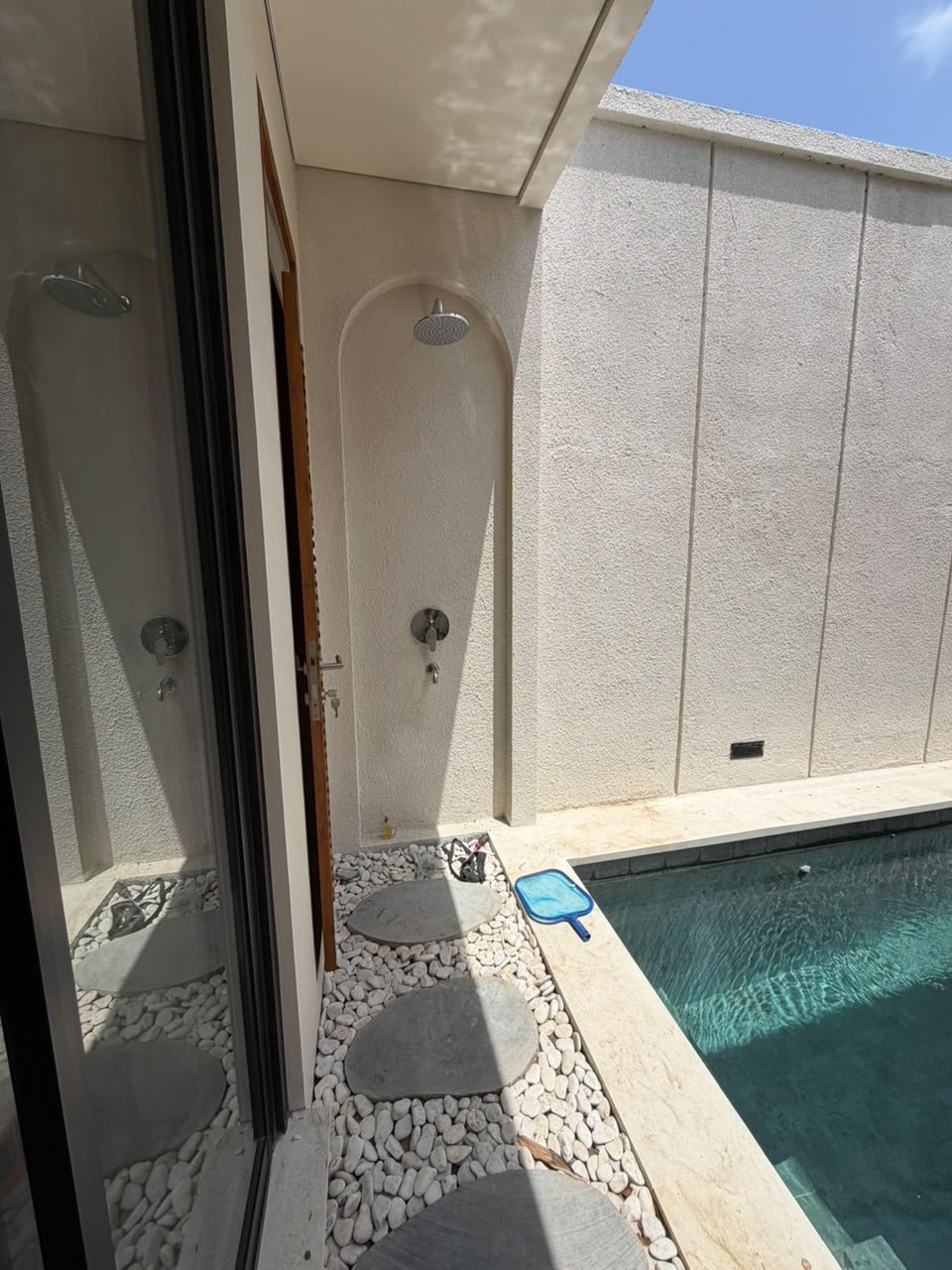 2 bed pool villa, Ungasan, The outdoor shower beside the pool